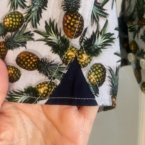 Pineapple XO Shirt Unisex - Picture 3 of 3